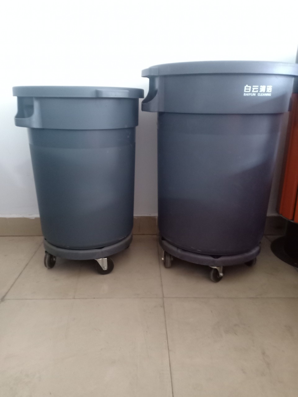 Thùng rác nhựa Baiyun dùng trong nhà bếp màu xám 80L/120L