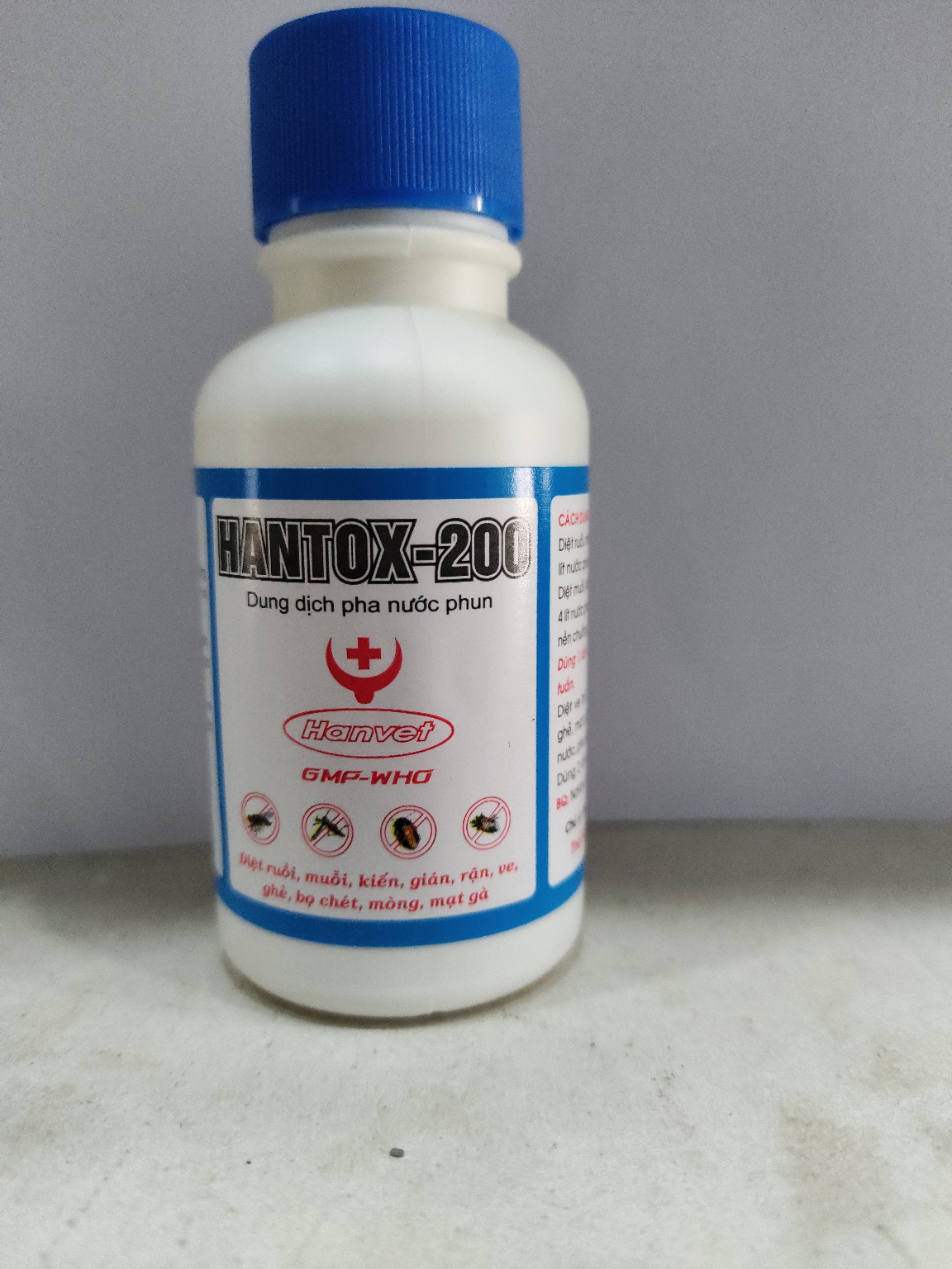Dung dịch pha nước phun HANTOX.200 Diệt: Muỗi, ruồi, nhặng, kiến, gián, trong trang trại chăn nuôi, gia đình.