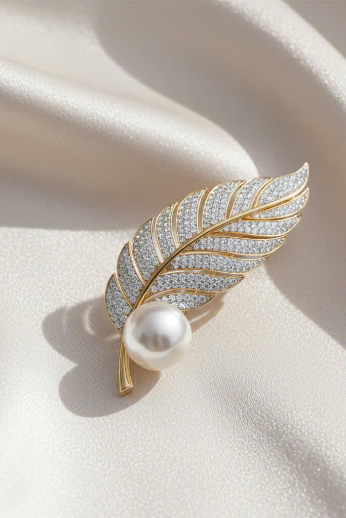 Trâm Cài Áo Vest, Áo Dài Đính Ngọc Trai Baroque Hình Lông Vũ thời trang thiết kế Hity ACC404