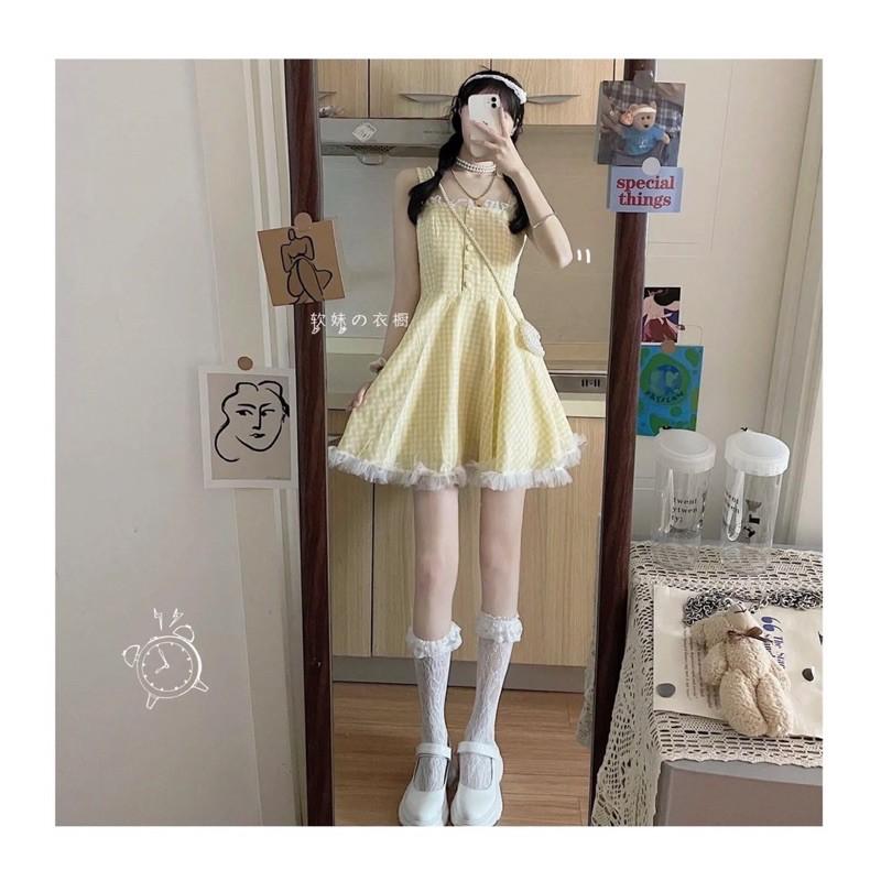 Váy hai dây caro vàng dễ thương
