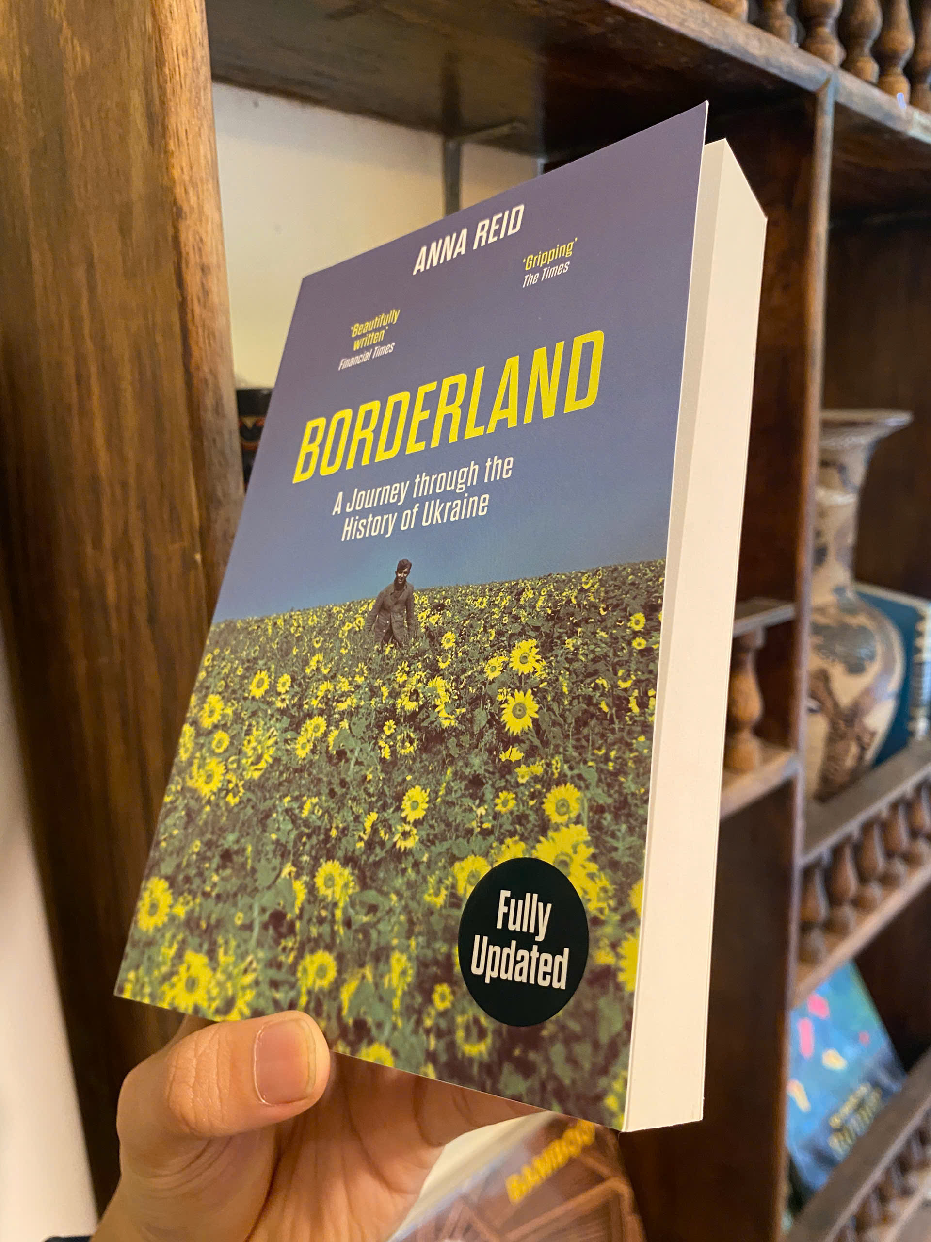 Sách - Borderland: A Journey Through the History of Ukraine by Anna Reid | History Nonfiction