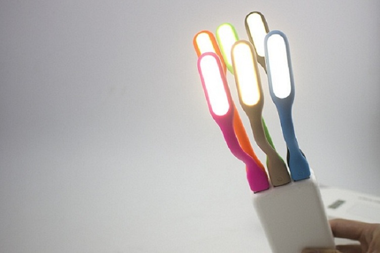 Đèn led mini cắm cổng máy tính, laptop, sạc điện thoại siêu sáng đa năng, tiết kiệm điện- Giao màu ngẫu nhiên)