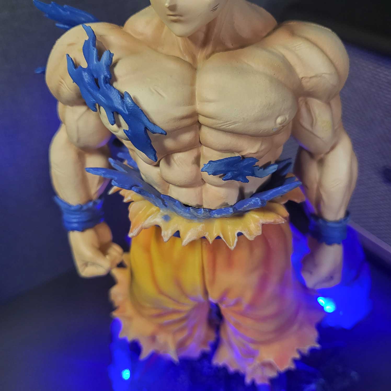 Mô hình Son Goku vô cực 32 cm có LED - Dragon Ball