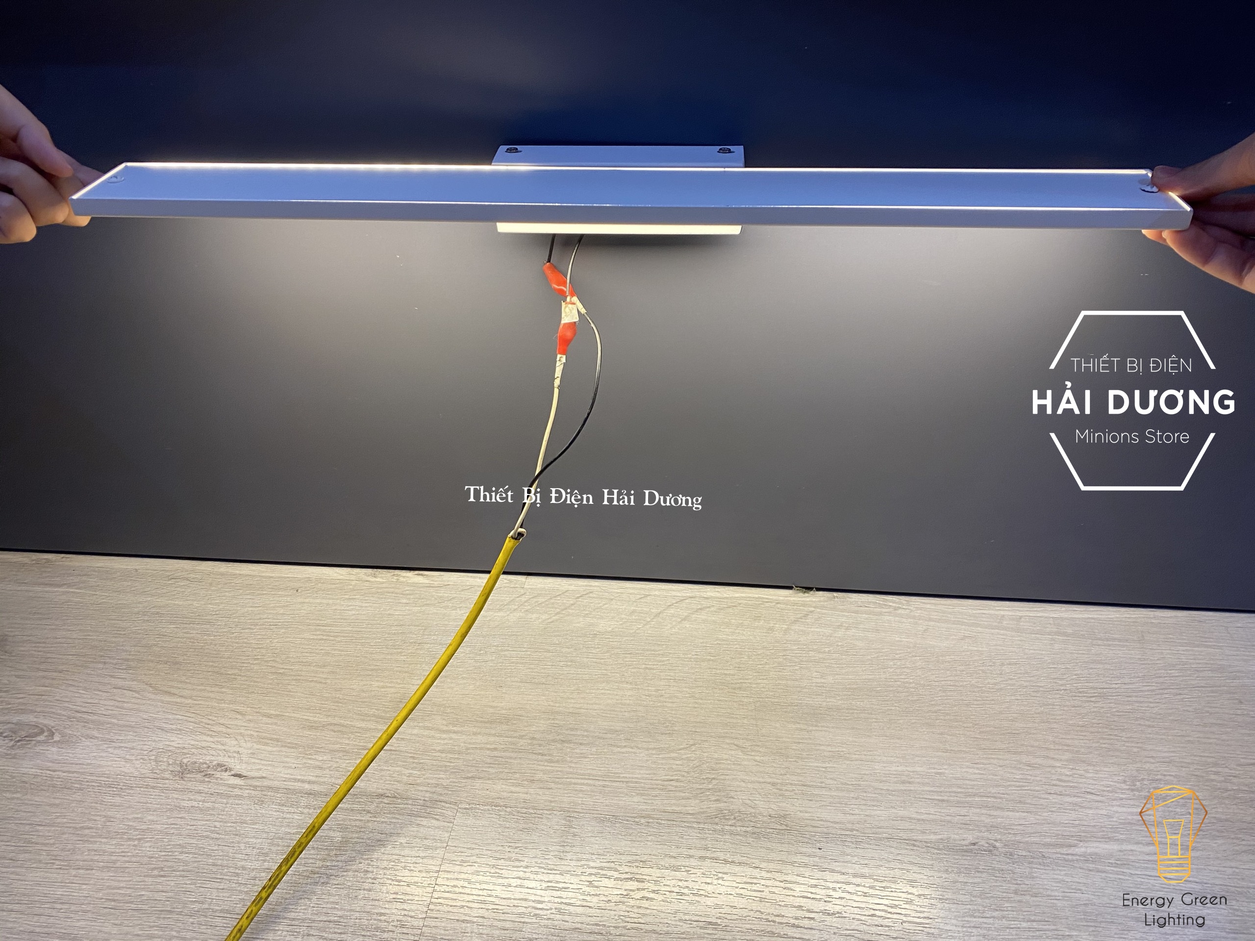 Đèn soi tranh - Đèn rọi gương Led Model A60 88cm Ánh Sáng Vàng - Có video