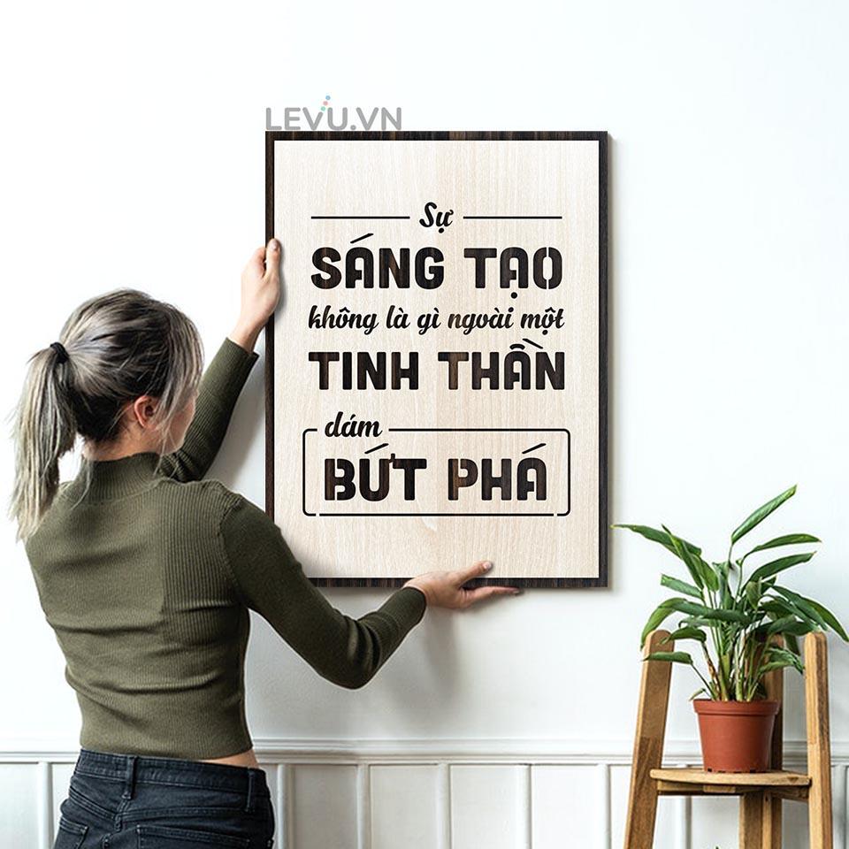 Tranh slogan bằng gỗ khắc chữ LEVU LV110 "Sự sáng tạo không là gì ngoài một tinh thần dám bứt phá"