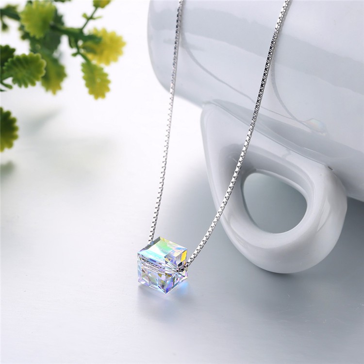 Dây chuyền bạc ta mặt pha lê vuông lấp lánh