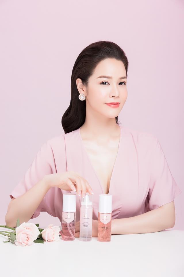 Tinh chất hoa hồng Freshing Toner Laura Sunshine