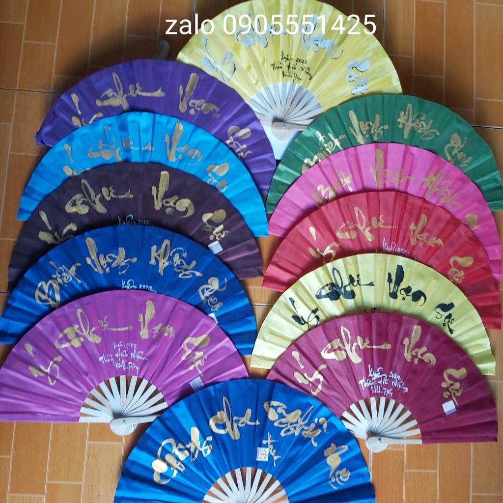 1 Quạt vải viết thư pháp theo yêu cầu, xòe rộng 50cm. Quạt tranh trang trí.