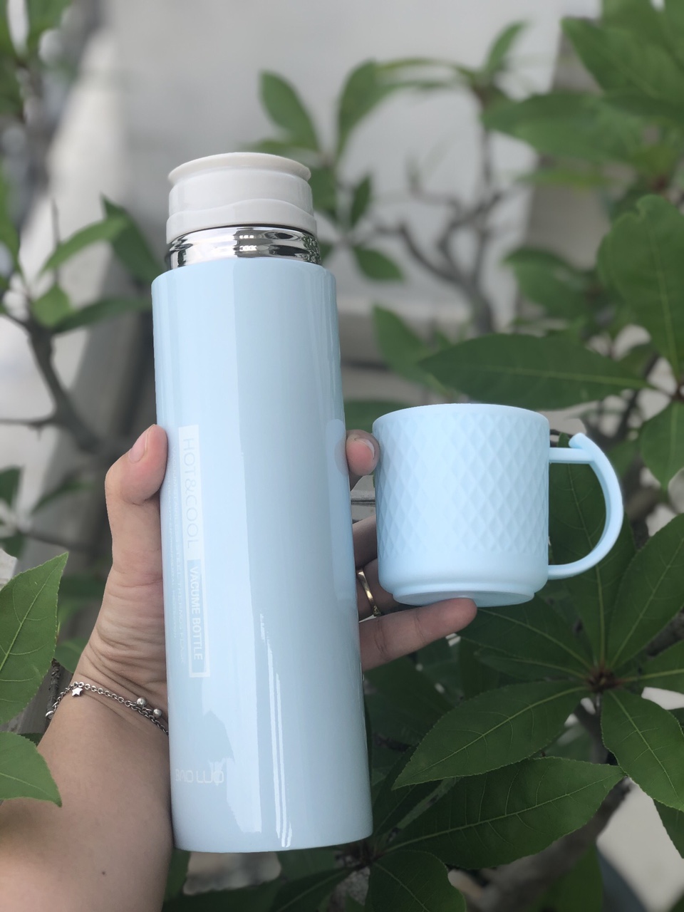 Bình giữ nhiệt có nắp làm ly nước 500ml - màu sắc giao ngẫu nhiên tặng kèm 5 kẹp hình trái tim