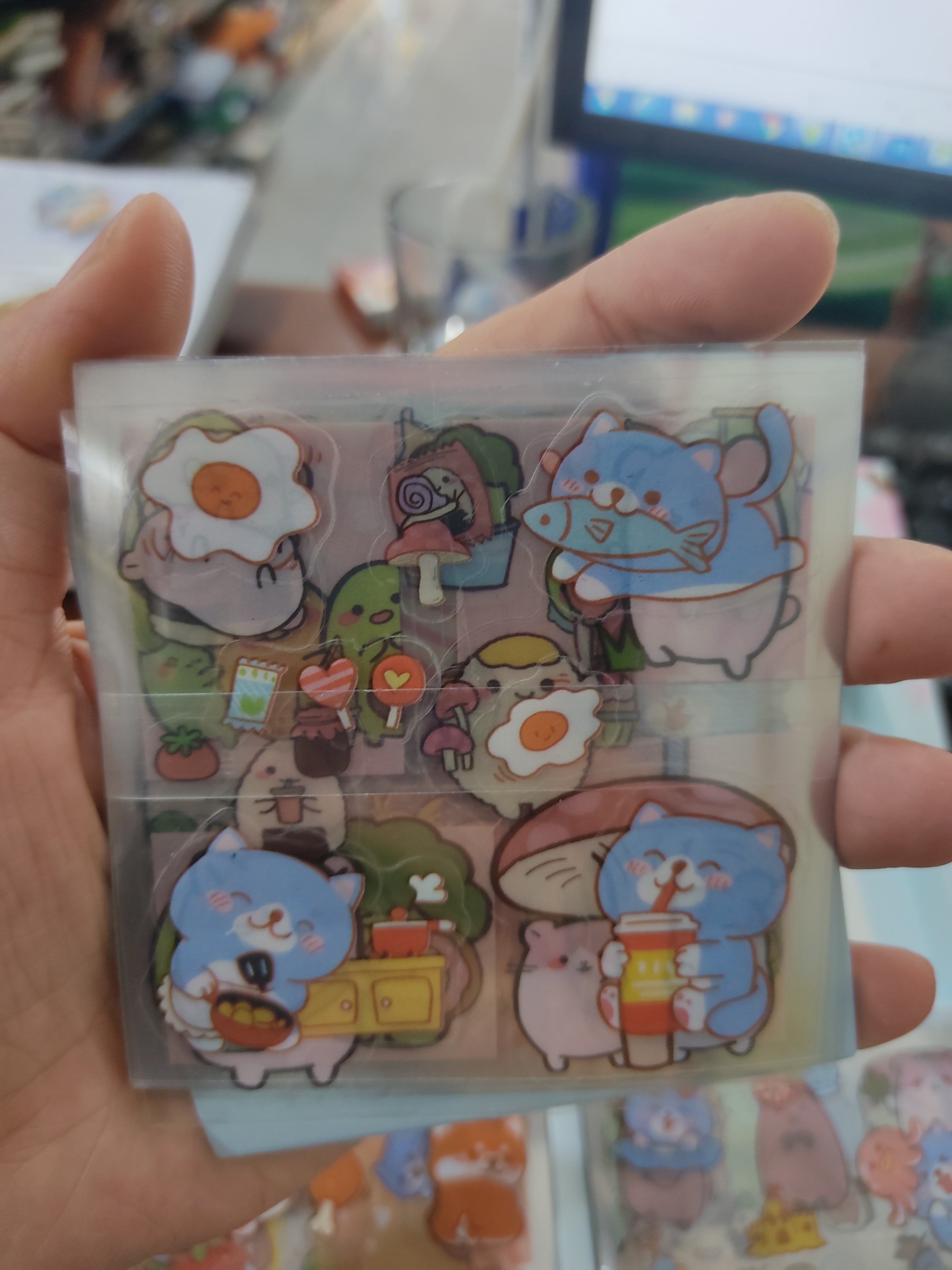 1 Họp 400 hình dán, sticker đủ mầu