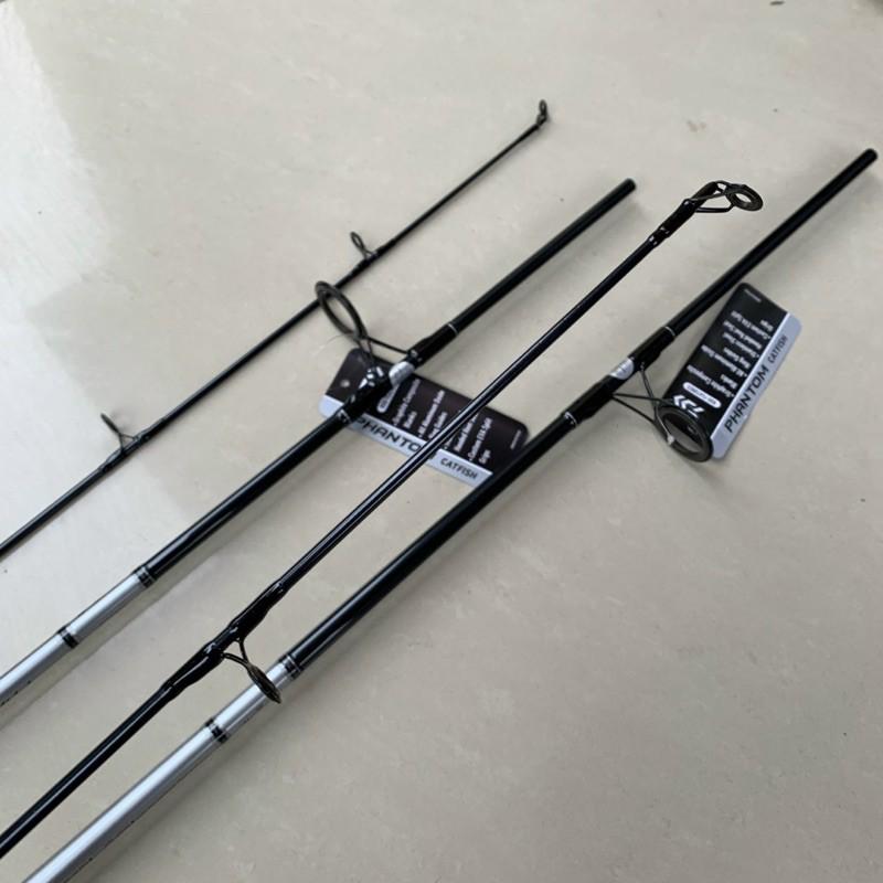 cần Daiwa FANTOM CATFISH màu đen cán mút độ cứng MHS