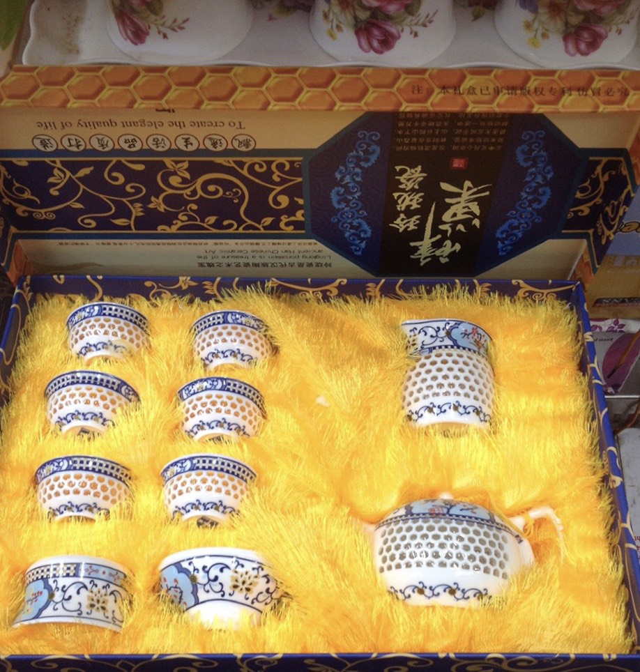 BỘ ẤM CHÉN PHA TRÀ ĐẠO BẰNG SỨ PHONG CÁCH NHẬT TRẮNG HỌA TIẾT HOA DÂY XANH 10 MÓN - VD160 ( GIAO NGẤU NHIÊN )