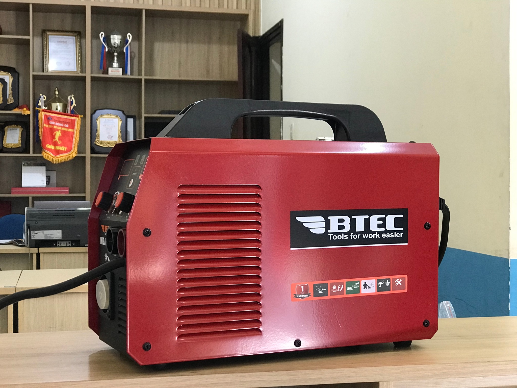 MÁY HÀN MIG KHÔNG DÙNG KHÍ 2 CHỨC NĂNG BTEC MIG/MMA 250MINI - HÀNG CHÍNH HÃNG