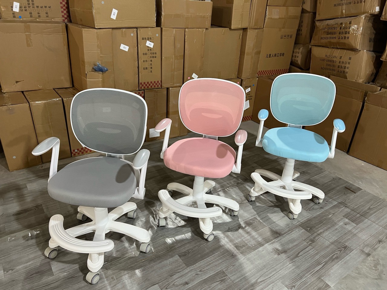 Ghế học sinh chống gù trẻ em Kid Chair Tundo hiện đại (3 màu)