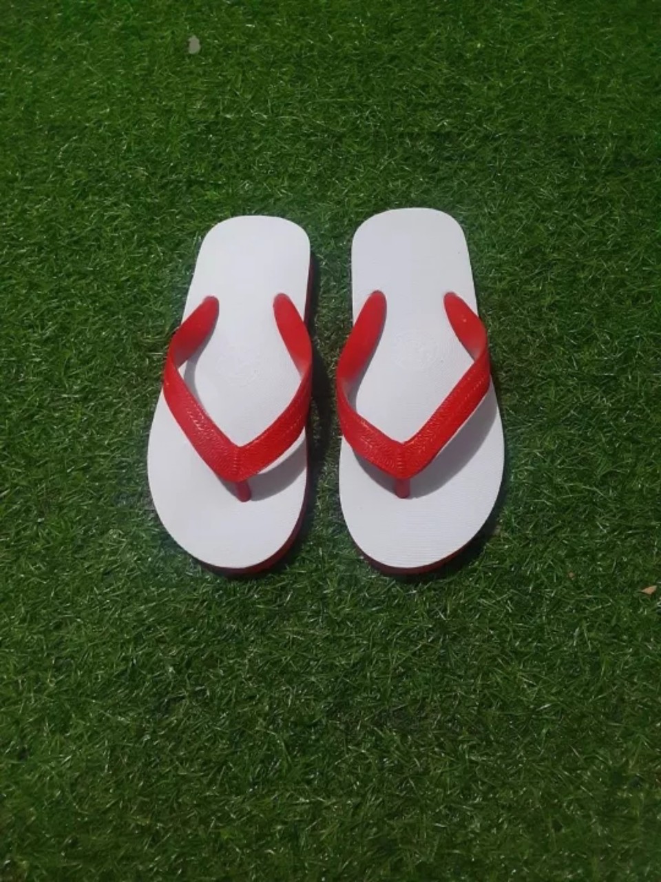 Dép kẹp nam, xỏ ngón, hàng thái lan, chất liệu xốp dẻo, quay mềm, mang êm chân, size từ 9-11.