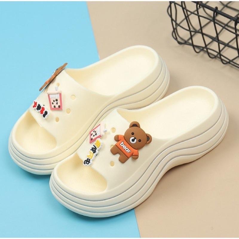 Dép Bánh Mì Nữ Gợn Sóng Đế Độn 7cm Tăng Chiều Cao Đính Sticker Gấu Siêu Cute Hàng Cao Cấp - DL161