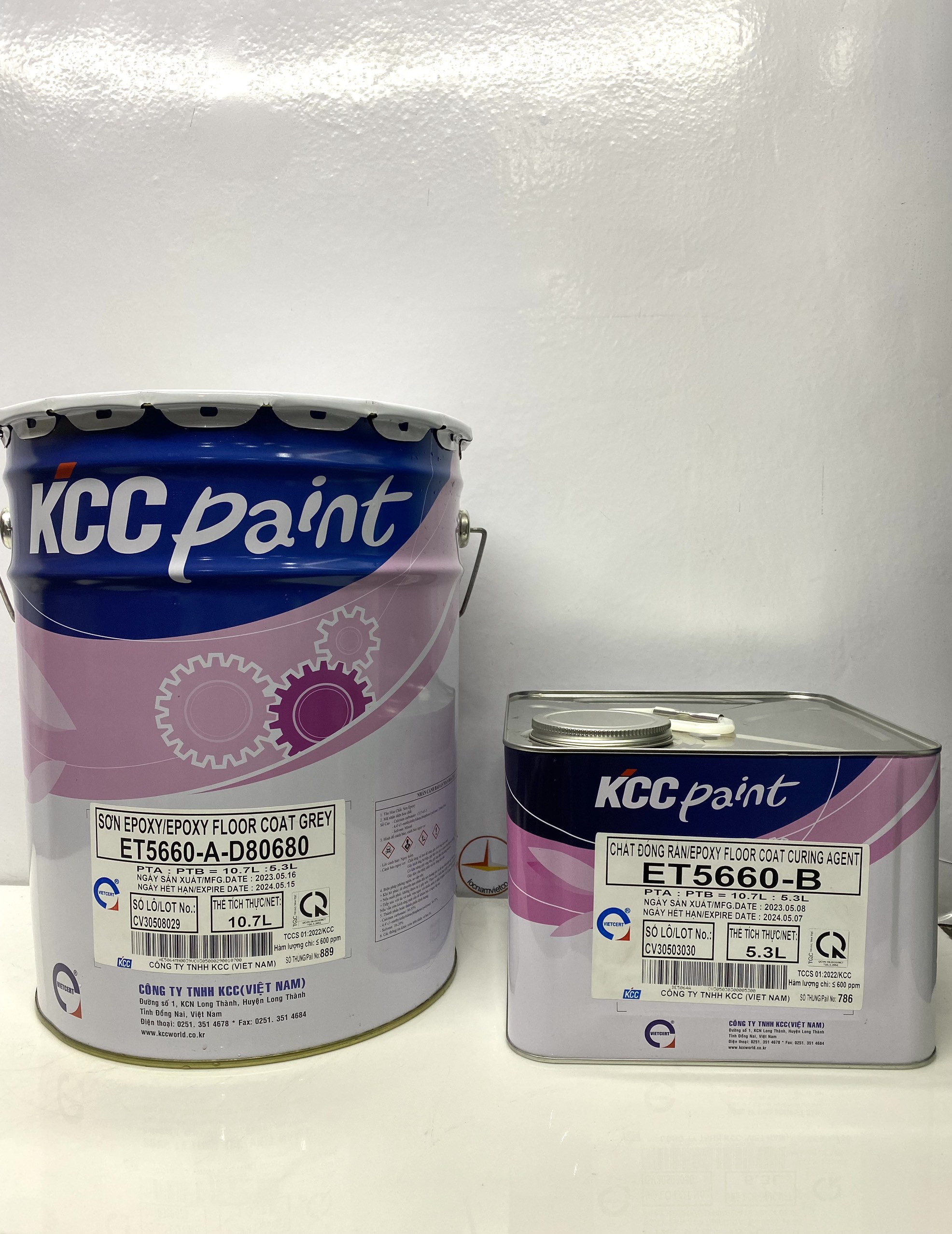 Sơn sàn bê tông epoxy KCC ET5660 màu xanh D40434 16L/bộ