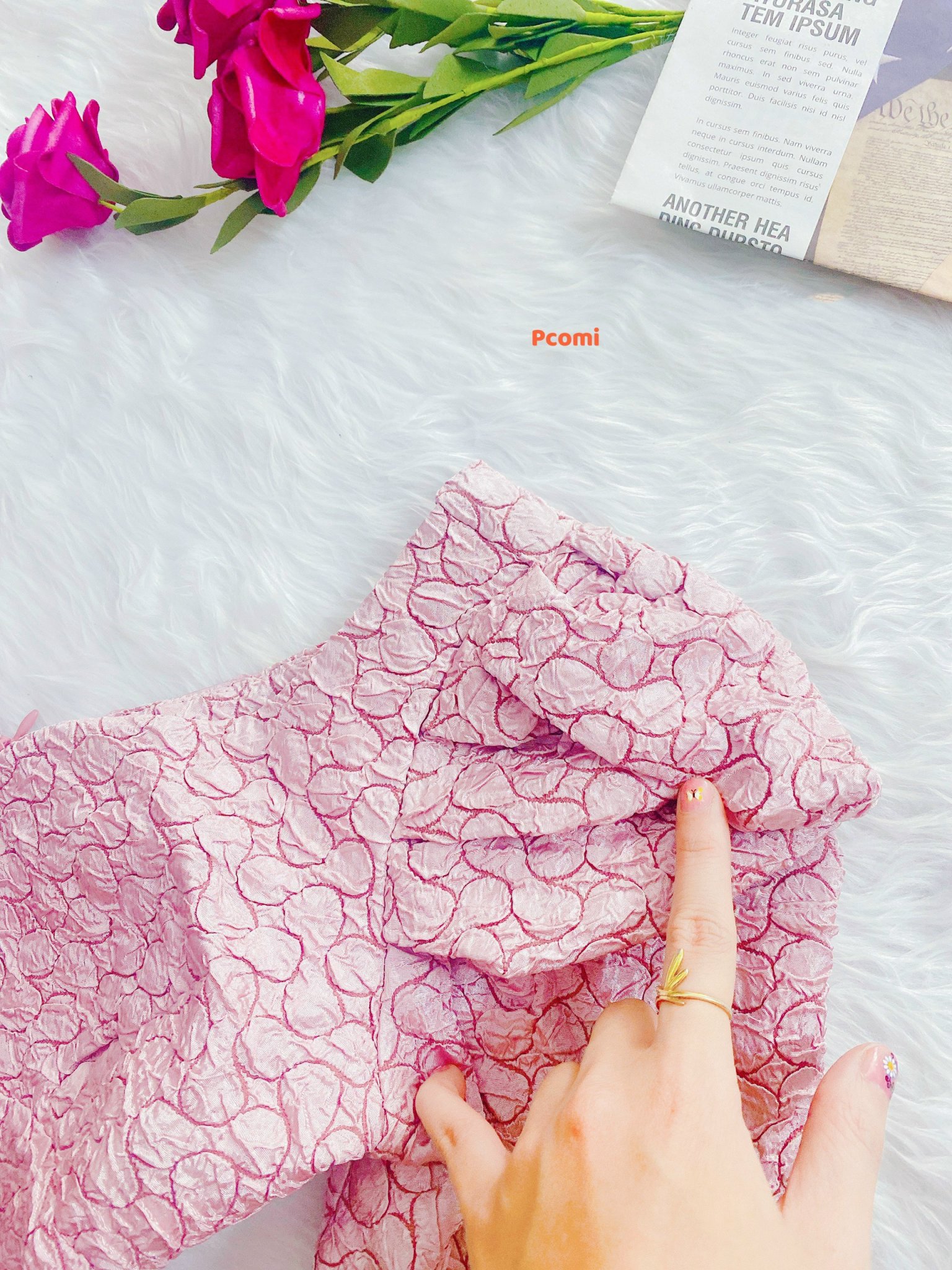 Đầm Nữ Váy Hồng Pastel Tay Phồng Đính Nút Xếp Ly Chất Vải Hoa Tafta