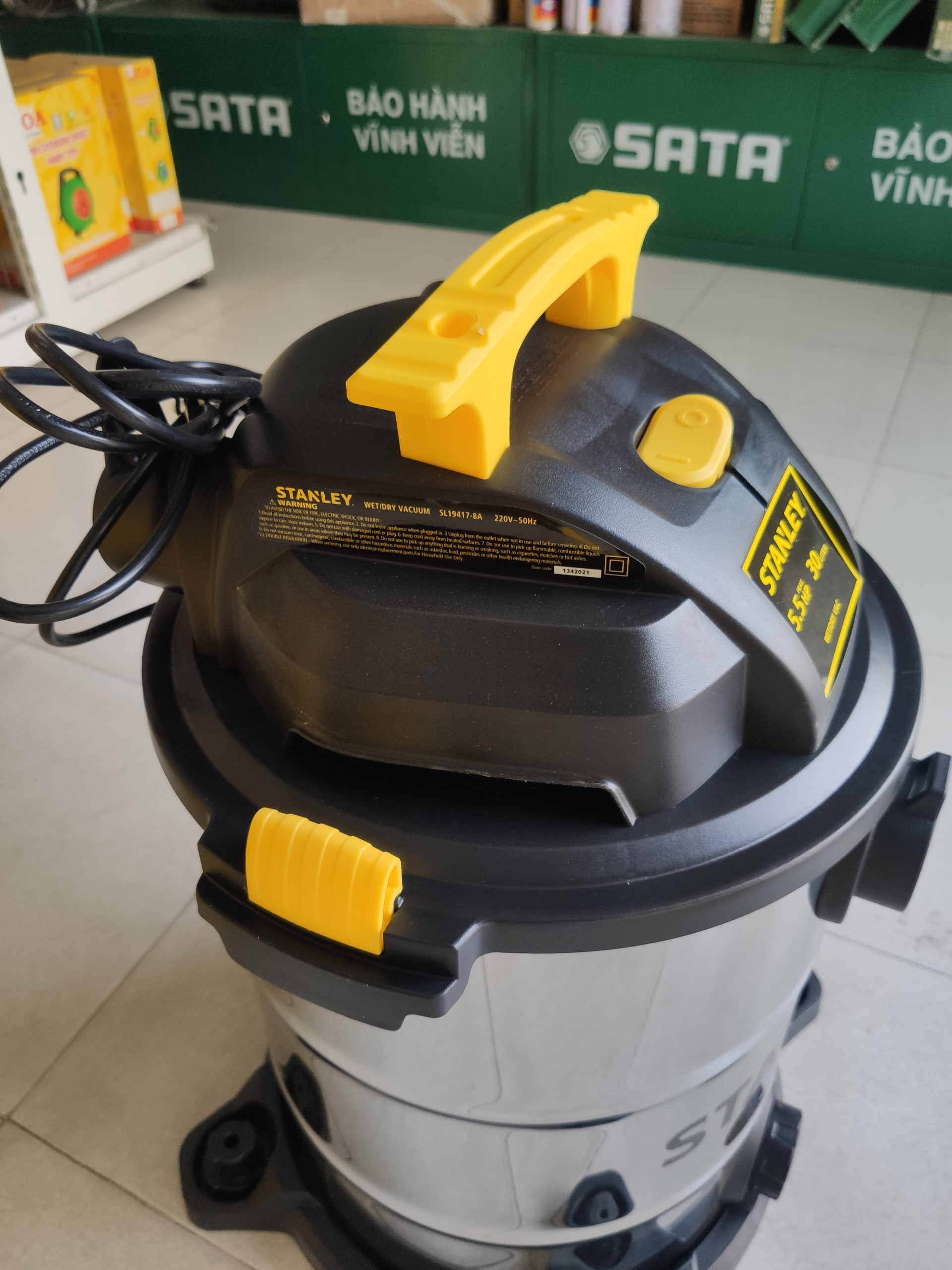 Máy hút bụi Công nghiệp 3 chức năng Stanley SL19417-8A, dung tích 30L, công suất 4000W (5.5HP)-Hàng Chính Hãng