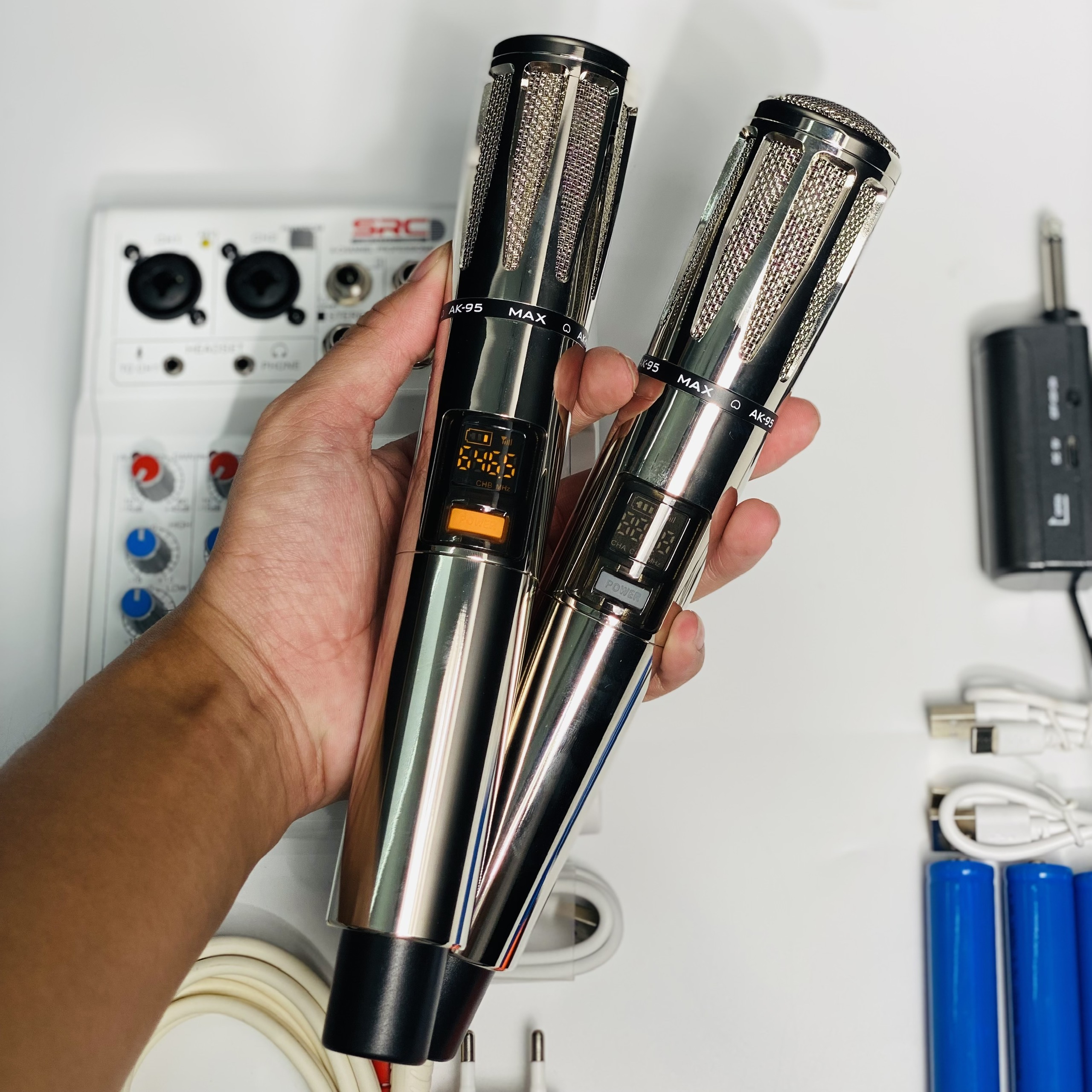 Combo Mixer Thu Âm Livestream Karaoke Mixer E4 và Micro AK95 Chính Hãng Giá Tốt -  Bảo Hành 12 Tháng Hàng Chính Hãng