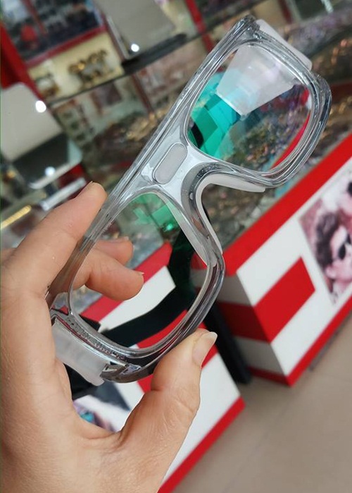 Kính bảo vệ khi chơi thể thao (có thể lắp được mắt có độ tùy ý)