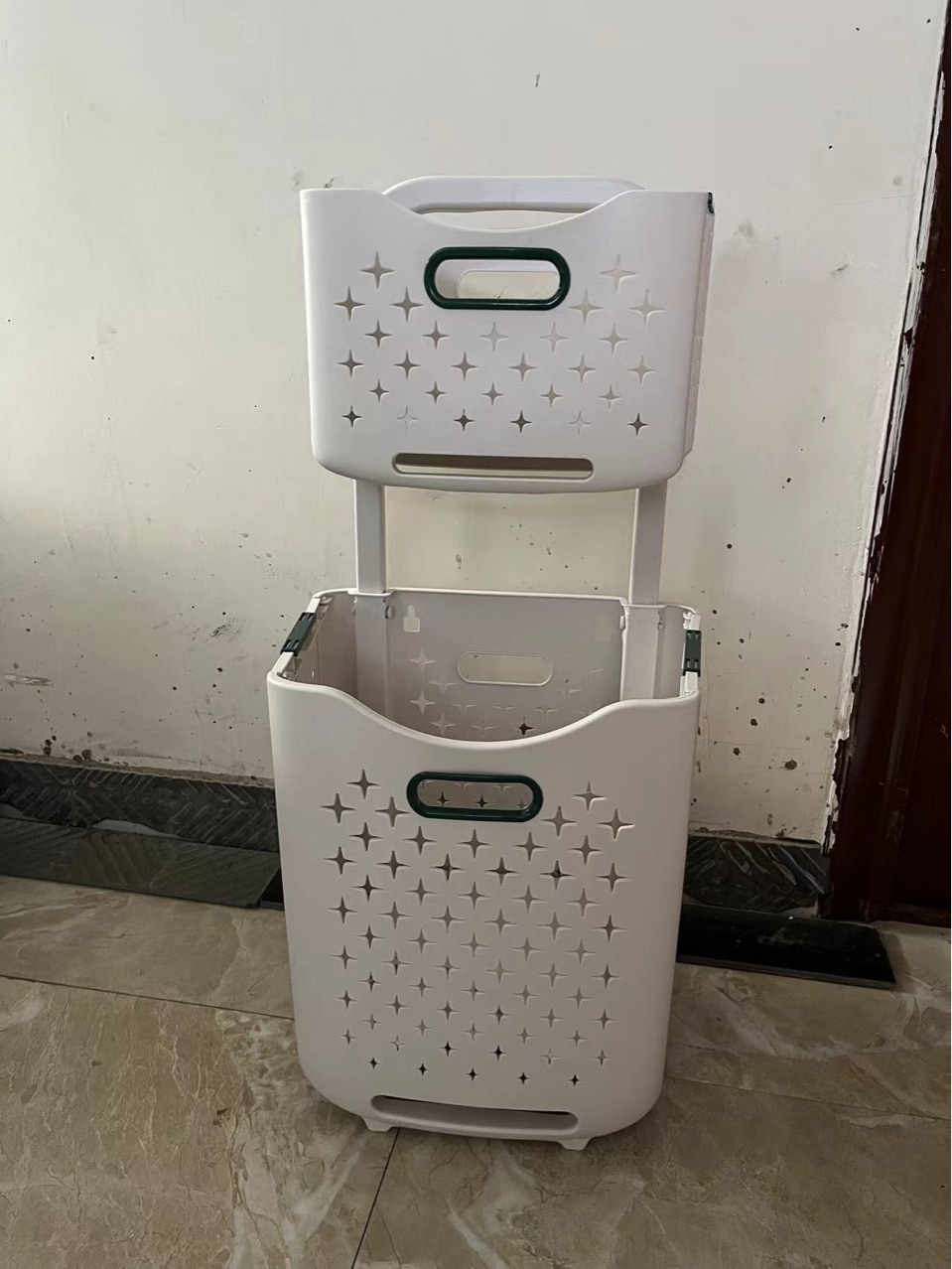 Giỏ đựng quần áo đa năng 2 tầng K143 gấp gọn treo tường hoặc bánh xe di động có Giỏ đựng đồ bằng nhựa PP cao cấp