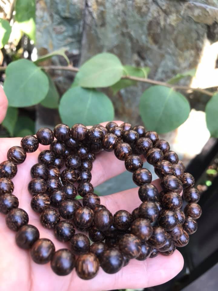 Vòng TAY NỮ GỖ TRẦM HƯƠNG SIZE VÒNG NỮ 8MM đẹp CHẤT LIỆU GỖ TRẦM CÓ MÙI THƠM NHẸ NHẸ Ạ