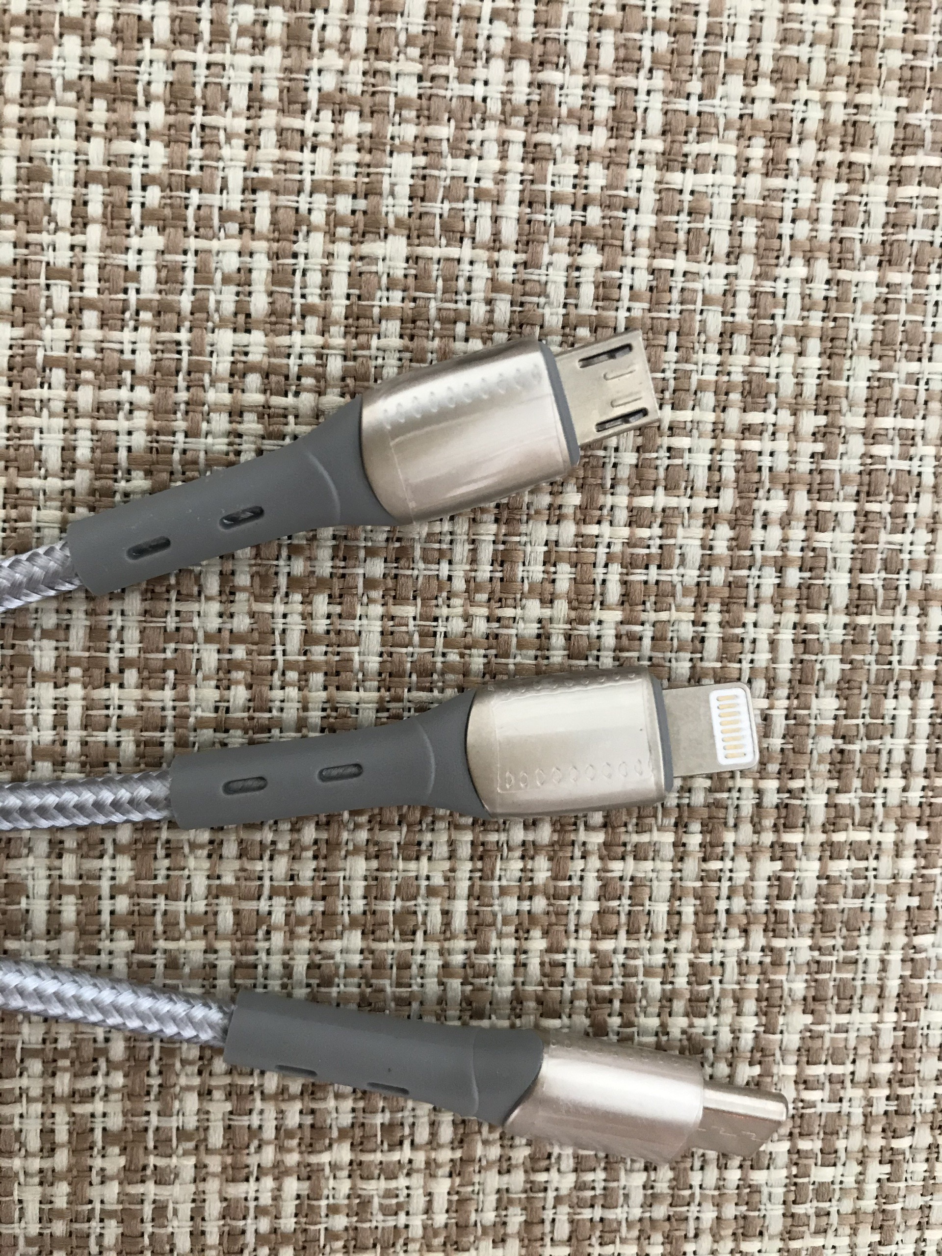 CÁP SẠC 3 ĐẦU USB-C - LIGHTNING - MICRO USB  dùng cho mọi loại thiết bị- Y31