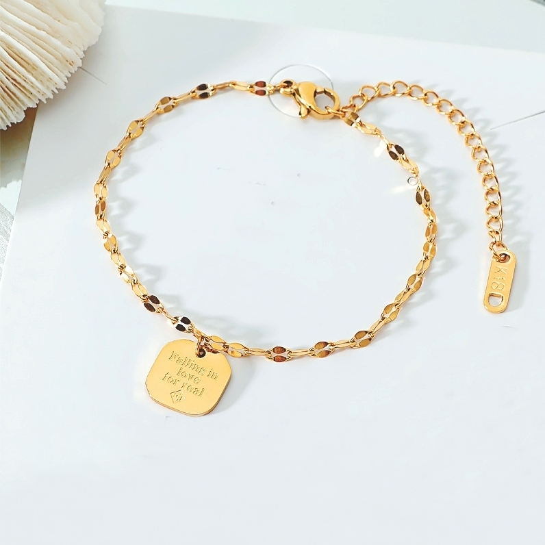 Lắc tay titan mặt vuông bo tròn dễ thương khắc chữ không đen gỉ