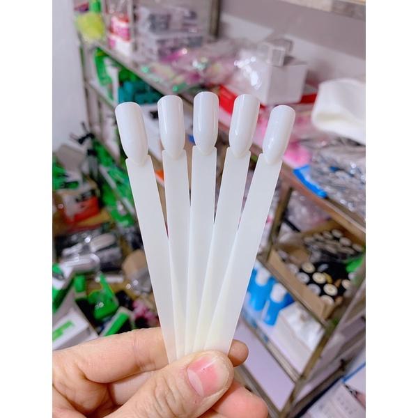 Móng que tập vẽ form vuông màu đục