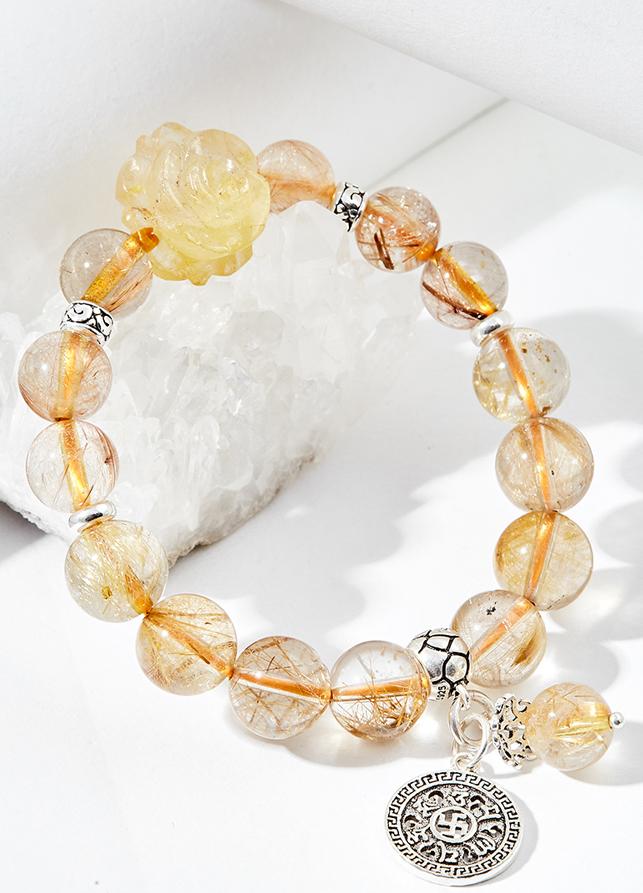 Vòng tay thạch anh tóc vàng charm mẫu đơn Ngọc Quý Gemstones