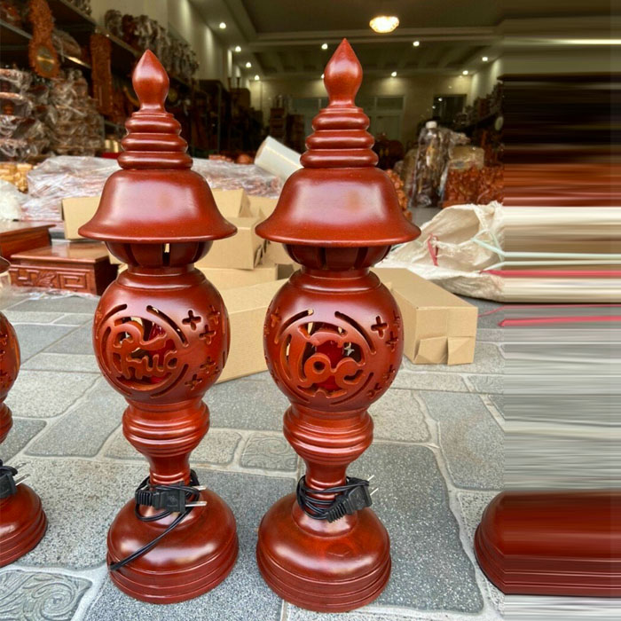 Cặp đèn để bàn thờ gỗ muồng chữ phúc lộc mẫu mới