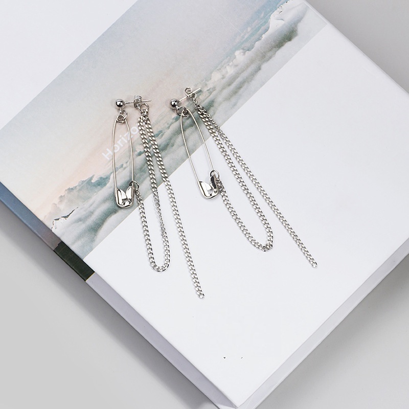 Bông tai unisex phối kim băng phong cách đường phố