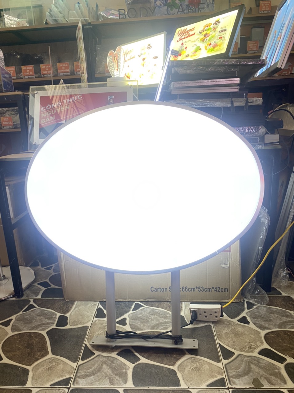 Hộp đèn hút nổi Oval 50x70cm