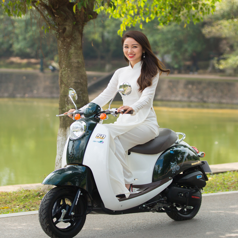 Xe ga 50cc Scoopy màu xanh bộ đội