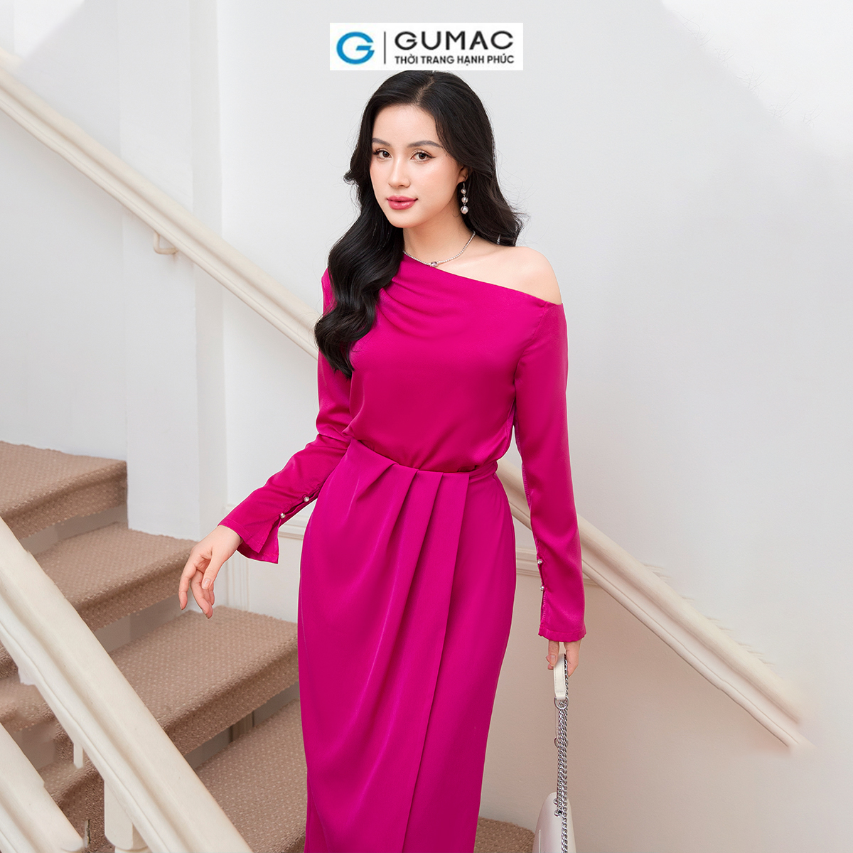 Set lẻ Áo kiểu lệch vai thời trang GUMAC AD10028 - Chân váy đắp tà thời trang GUMAC VD10022