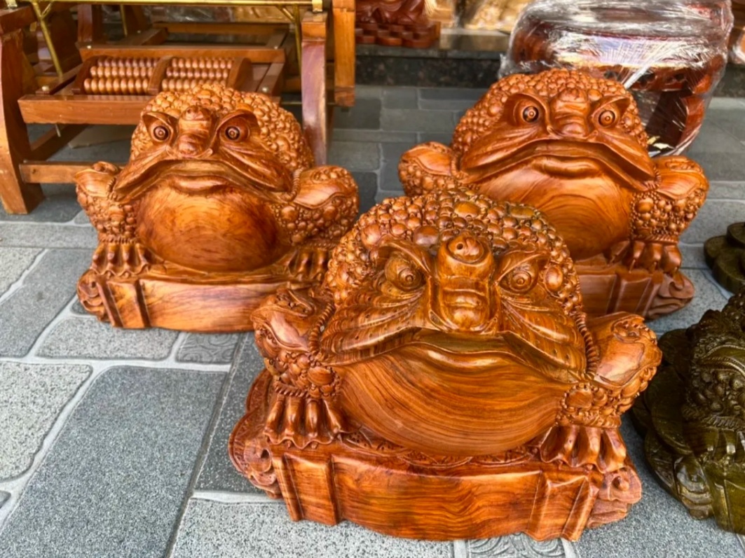 Tượng gỗ phong thuỷ-Tượng con cóc thiềm thừ gỗ hương nguyên khối ngang 45 cm loại 1