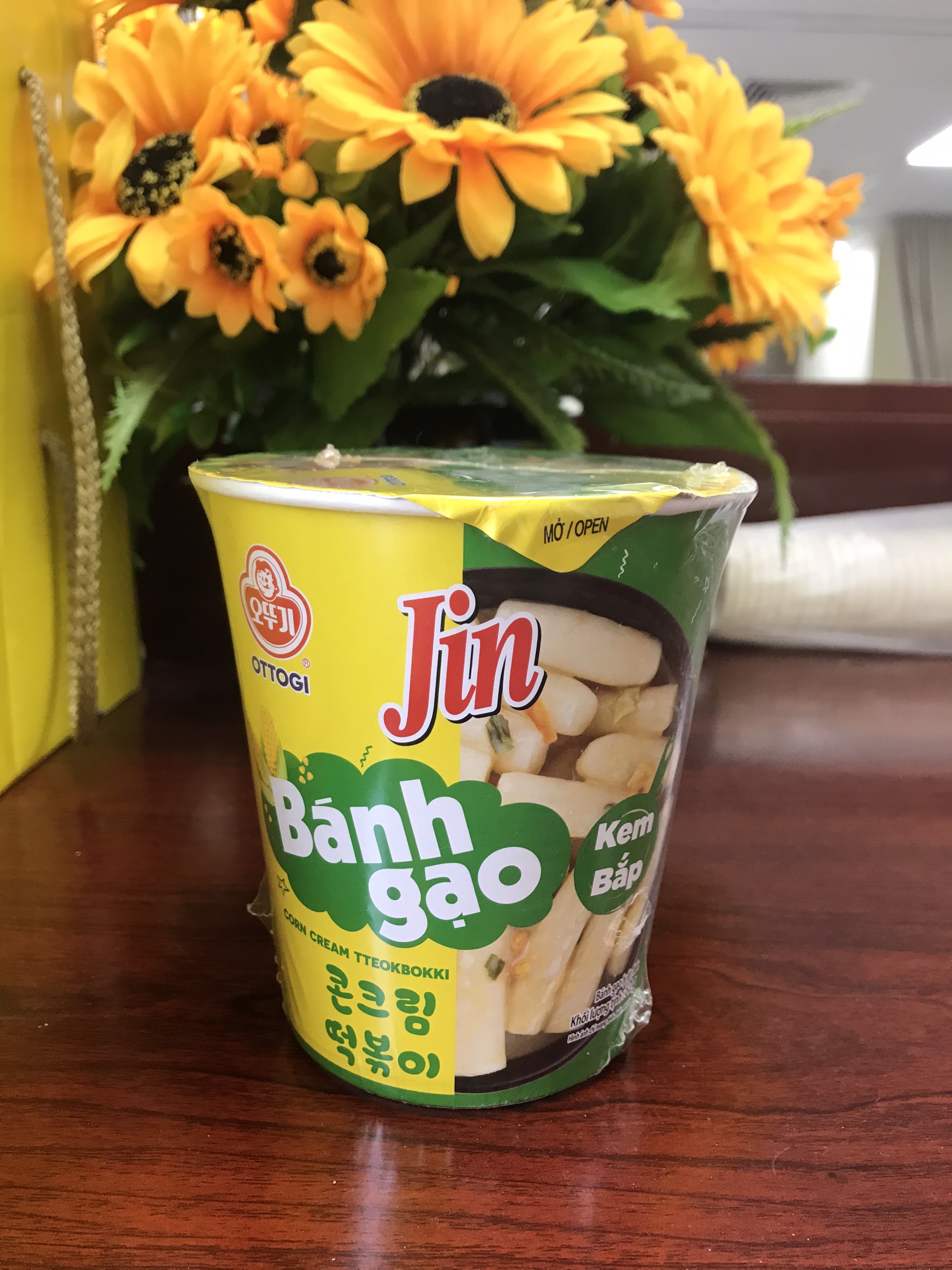 Bánh gạo Jin kem bắp Ottogi ly 82g