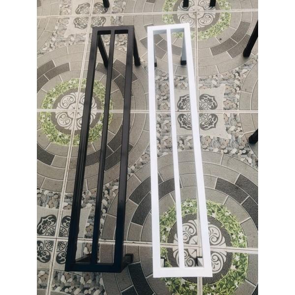 Kệ dài 80 rộng 15 cao 20cm. Hộp thép 2x2cm màu đen