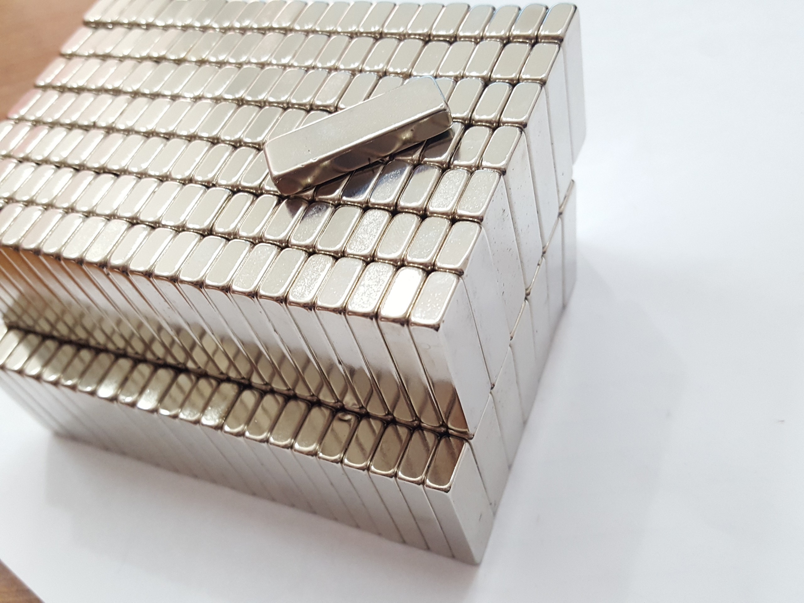 Nam châm viên trắng 30x10x5mm