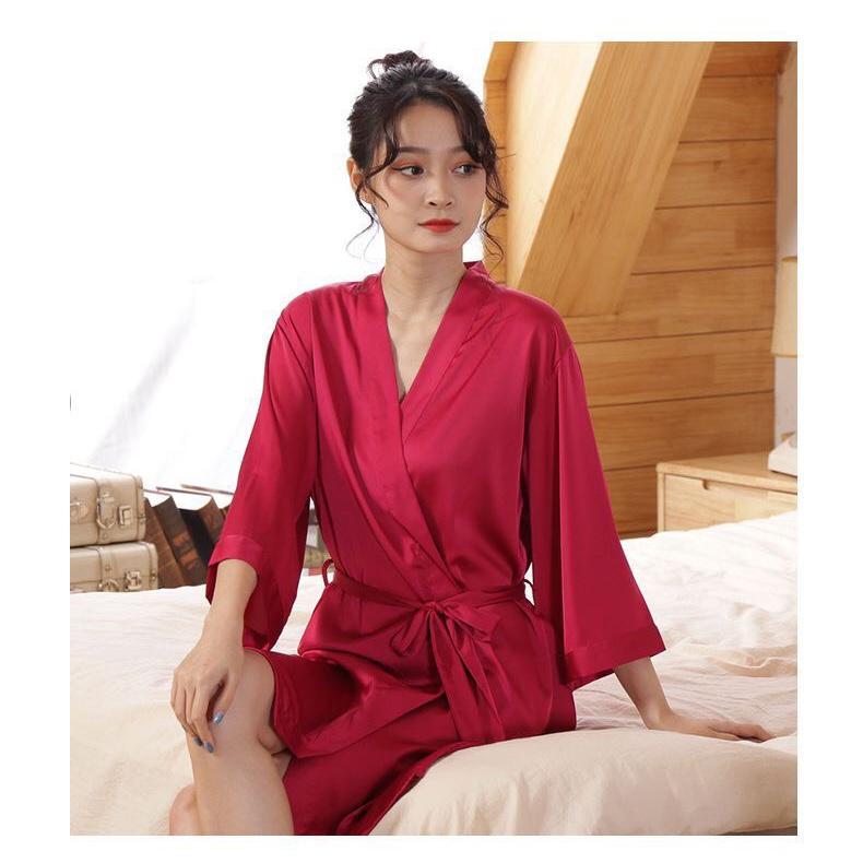 Áo choàng ngủ lụa cho cô dâu kiểu kimono in chữ sang trọng