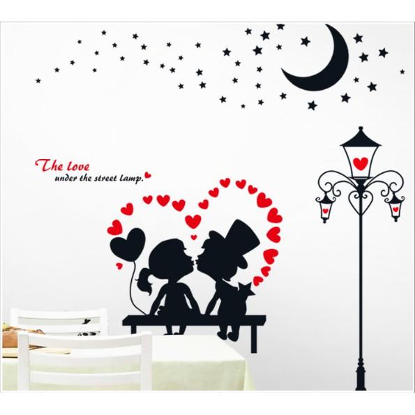 Decal trang trí tường - Đôi tình nhân lãng mạn