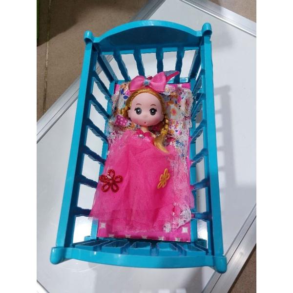 Bộ đồ chơi giường kèm búp bê