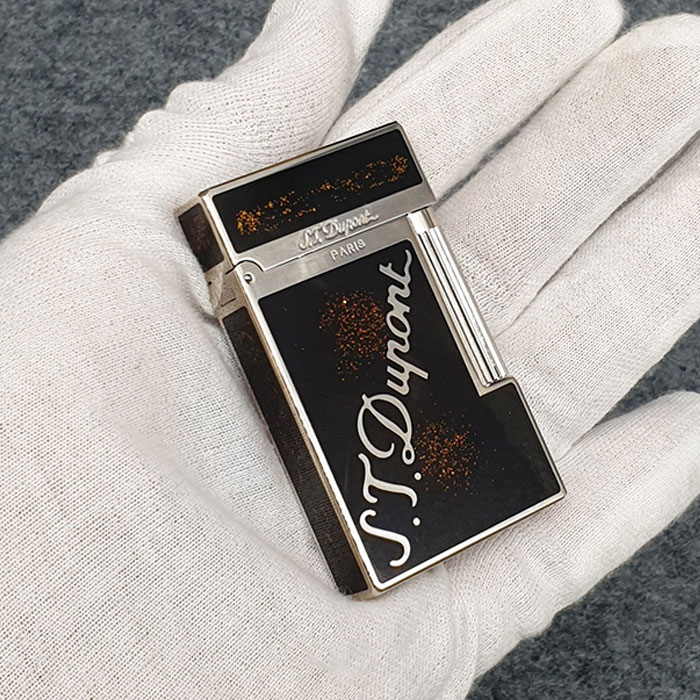 Vỏ Hột Quẹt Bật Lửa Upon D162B Sơn Mài Nền Đen Chấm Đỏ Cạnh Bạc Khắc Chữ Cao Cấp