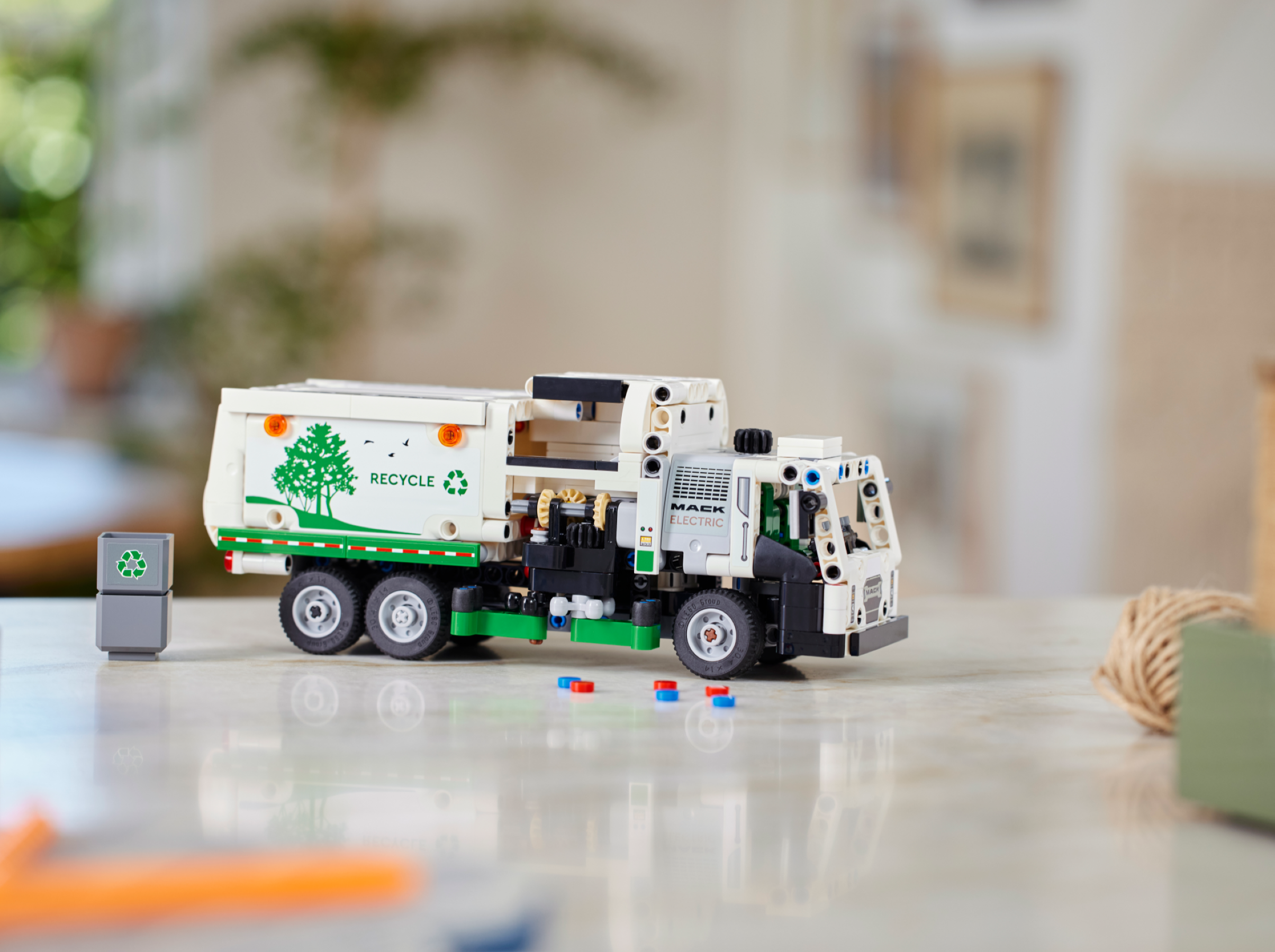 Đồ Chơi Lắp Ráp Xe Tải Rác Điện Mack LR - Mack LR Electric Garbage Truck - Lego Technic 42167 (503 Mảnh Ghép)