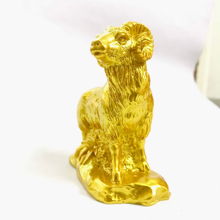 Tượng con Dê vàng, chất liệu nhựa được phủ lớp màu vàng óng bắt mắt, dùng trưng bày trong nhà, những nơi phong thủy, cầu mong may mắn, tài lộc - TMT Collection - SP005236