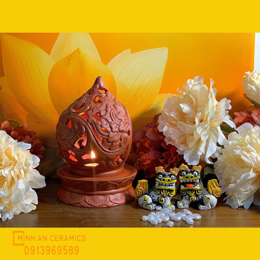 Bếp đốt trầm đèn lồng gốm Bát Tràng màu đen và màu đỏ kèm đế