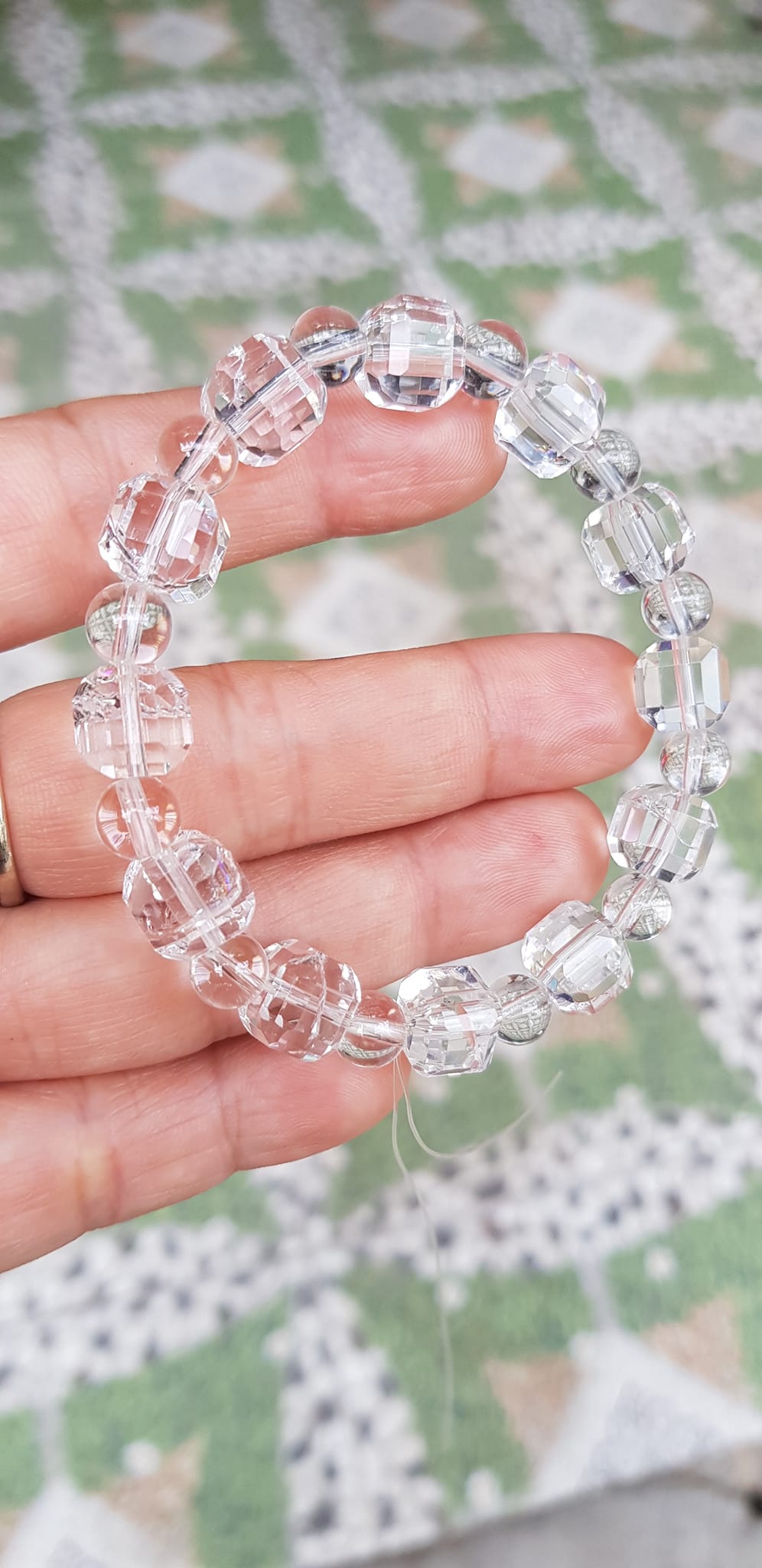 Vòng tay phong thuỷ nữ đá thạch anh trắng trong tự nhiên kiểu vuông giác tròn Size hạt vuông 10mm hạt tròn nhỏ 6mm Nữ mệnh kim mệnh Thủy đeo hợp may mắn tốt sức khoẻ công việc ạ
