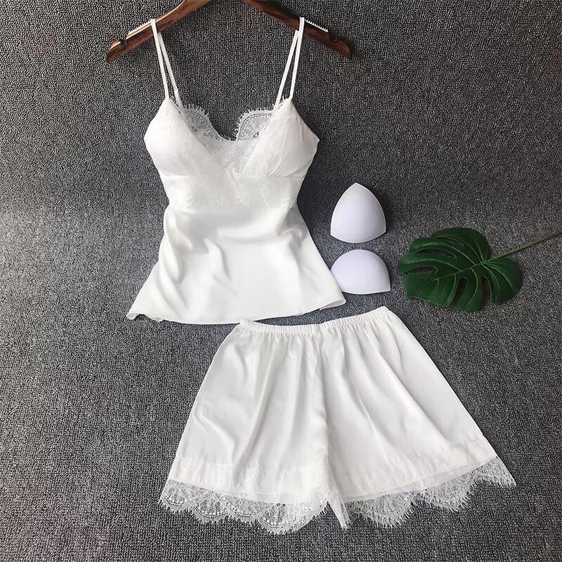 Đồ bộ áo hai dây kèm quần đùi phối ren