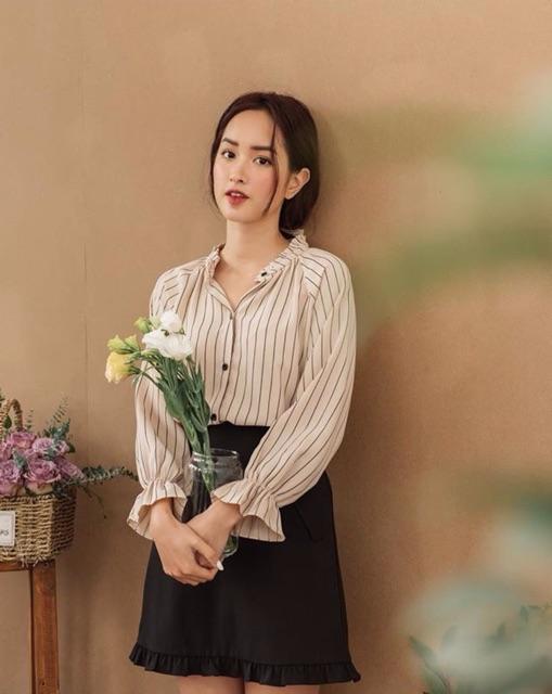 Chân váy dáng suông phối bèo nhỏ trẻ trung có khóa séc kéo